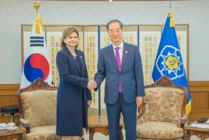 Vicepresidenta y primer ministro coreano hablan sobre posible tratado de libre comercio entre naciones