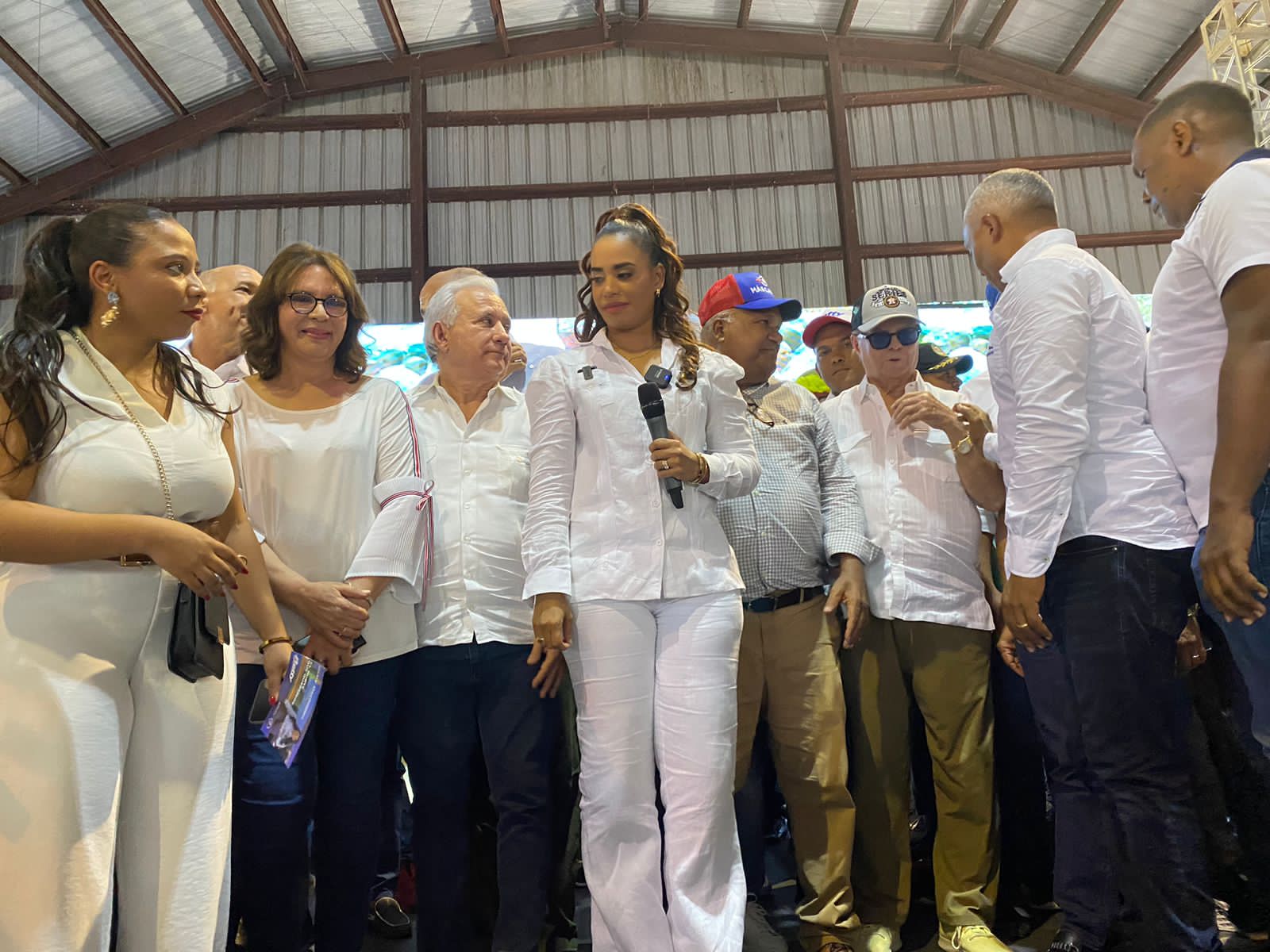 Betty Geronimo presenta precandidatura a alcaldía por Santo Domingo Norte