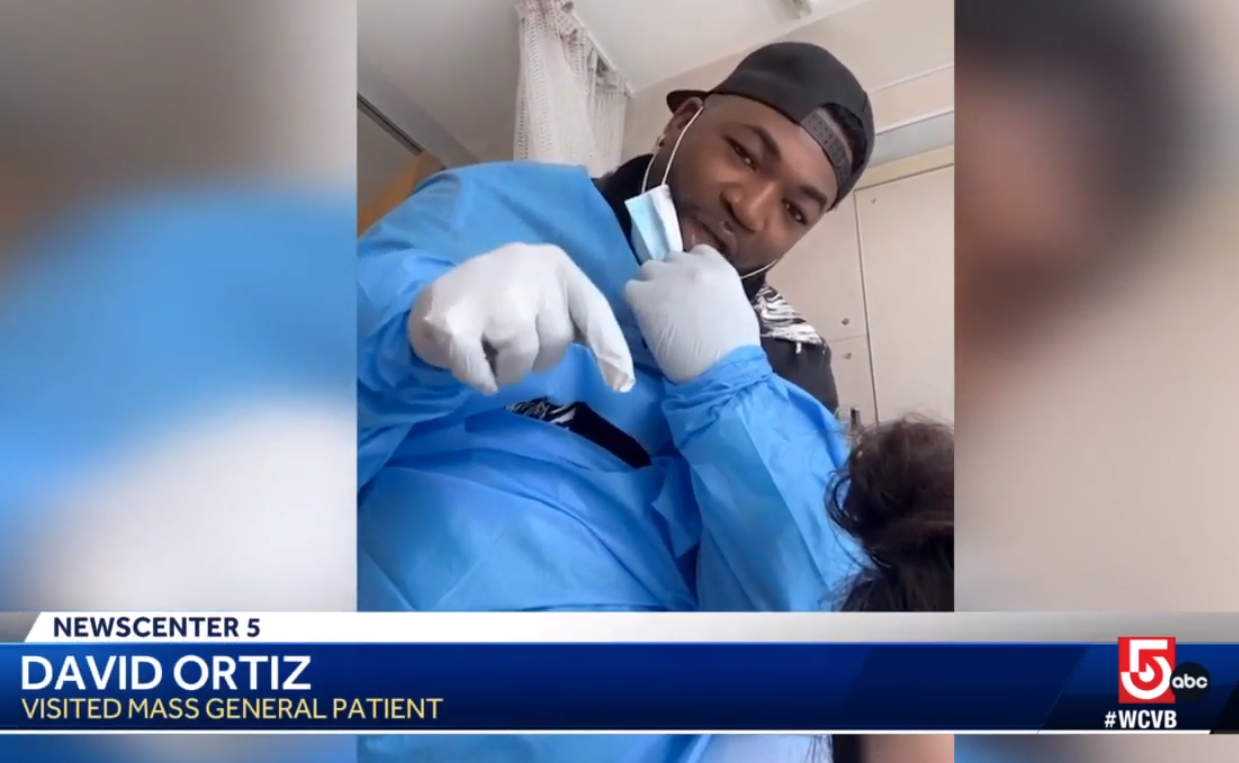 David Ortiz fue a dar ánimo a joven de 19 años operada 18 veces