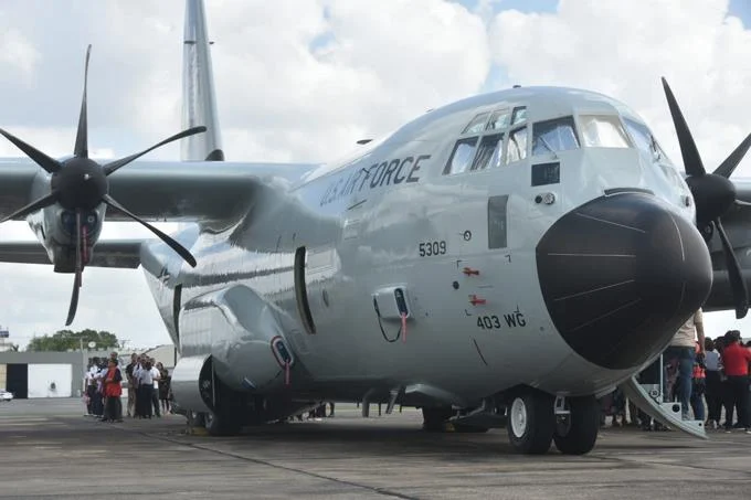 El avión caza huracanes "Hércules" visita República Dominicana