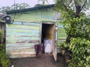 Familia pide ayuda para construir su casa en Hato Mayor  