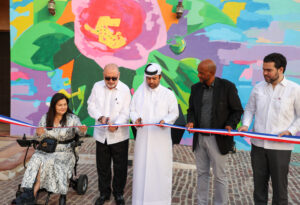Embajador Georges Bahsa Hazim inaugura mural dominicano en el Centro Cultural de Qatar  