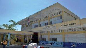 Comunitarios y docentes de peralejos en Cevicos declaran escuela en estado de emergencia 