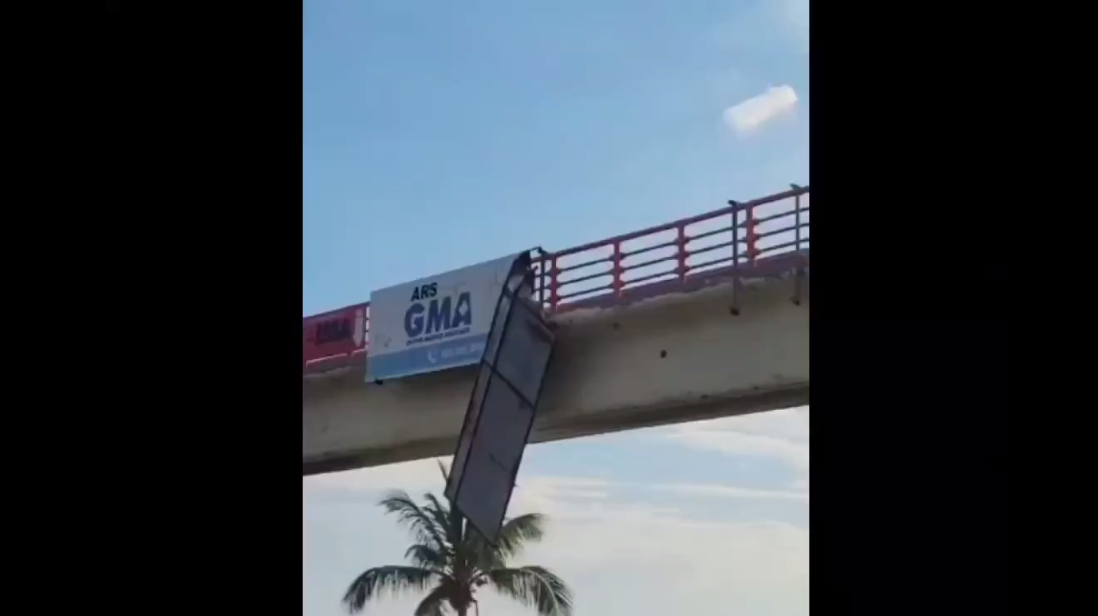 Un letrero amenaza a conductores en autopista Las Américas