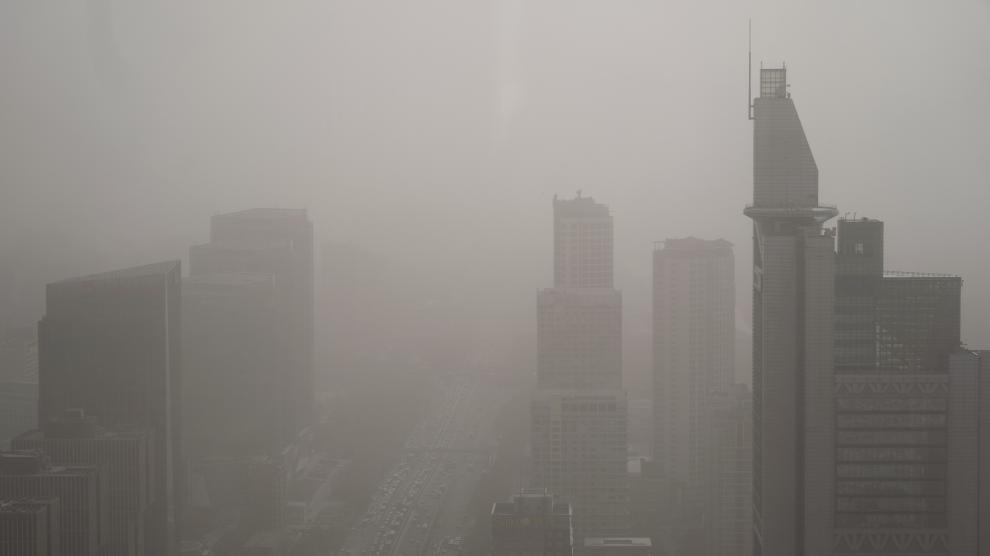 Una tormenta de arena en China afecta a más de 400 millones de personas
