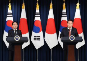 Kishida llega a Seúl, en la primera visita de un líder japonés en 12 años