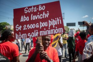 El salario mínimo sube en Haití un 37 % en medio de una crisis generalizada
