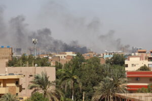 Ejército de Sudán y paramilitares reinician los combates en el segundo día de tregua