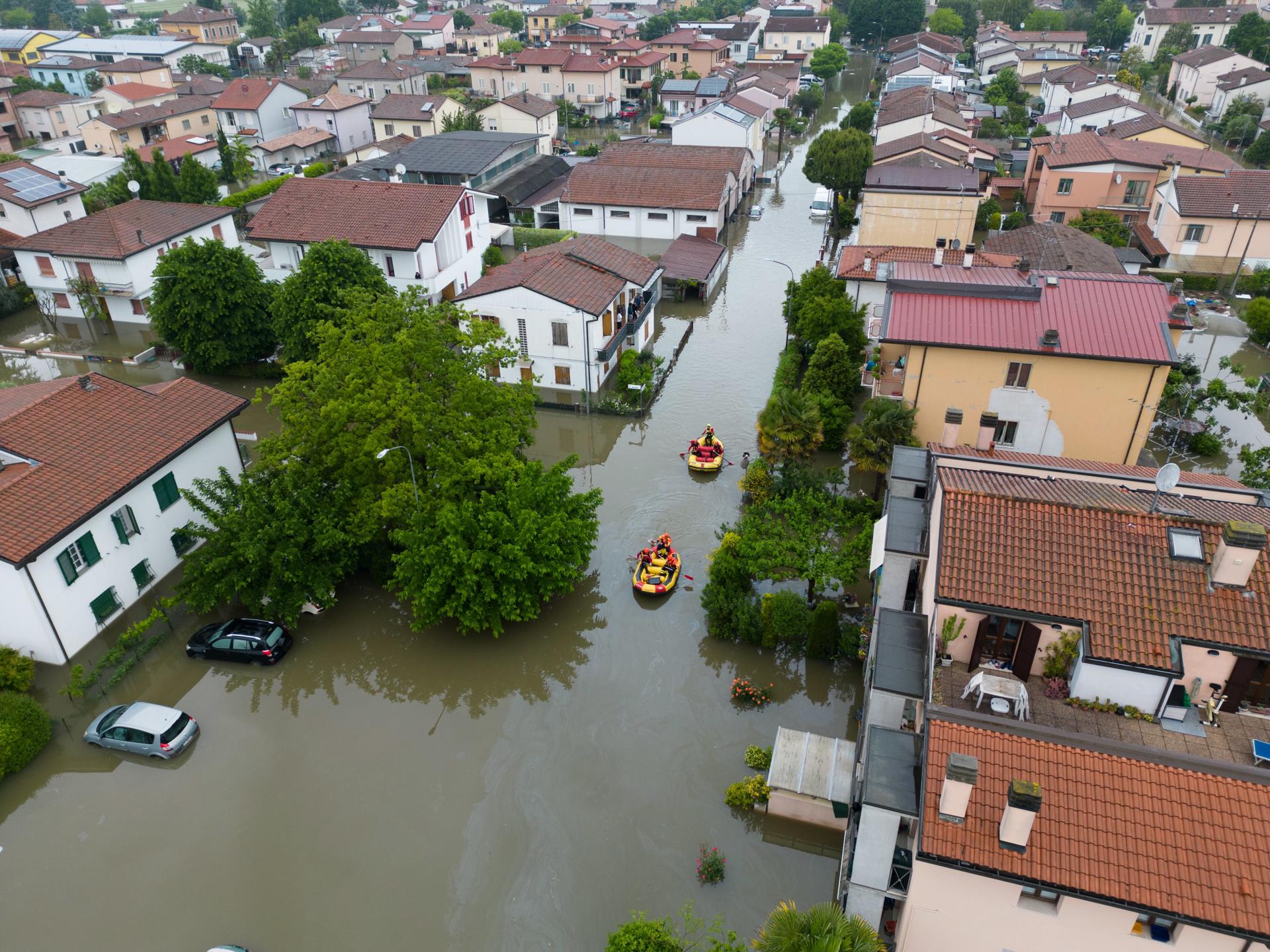 Inundaciones dejan al menos 14 muertos en Italia