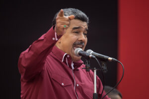 Maduro pide a los venezolanos prepararse para tiempos de 