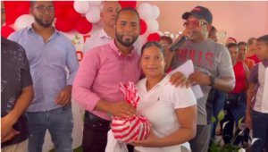 Deudy Álvarez agasaja a madres en Hernando Alonzo en un emotivo encuentro