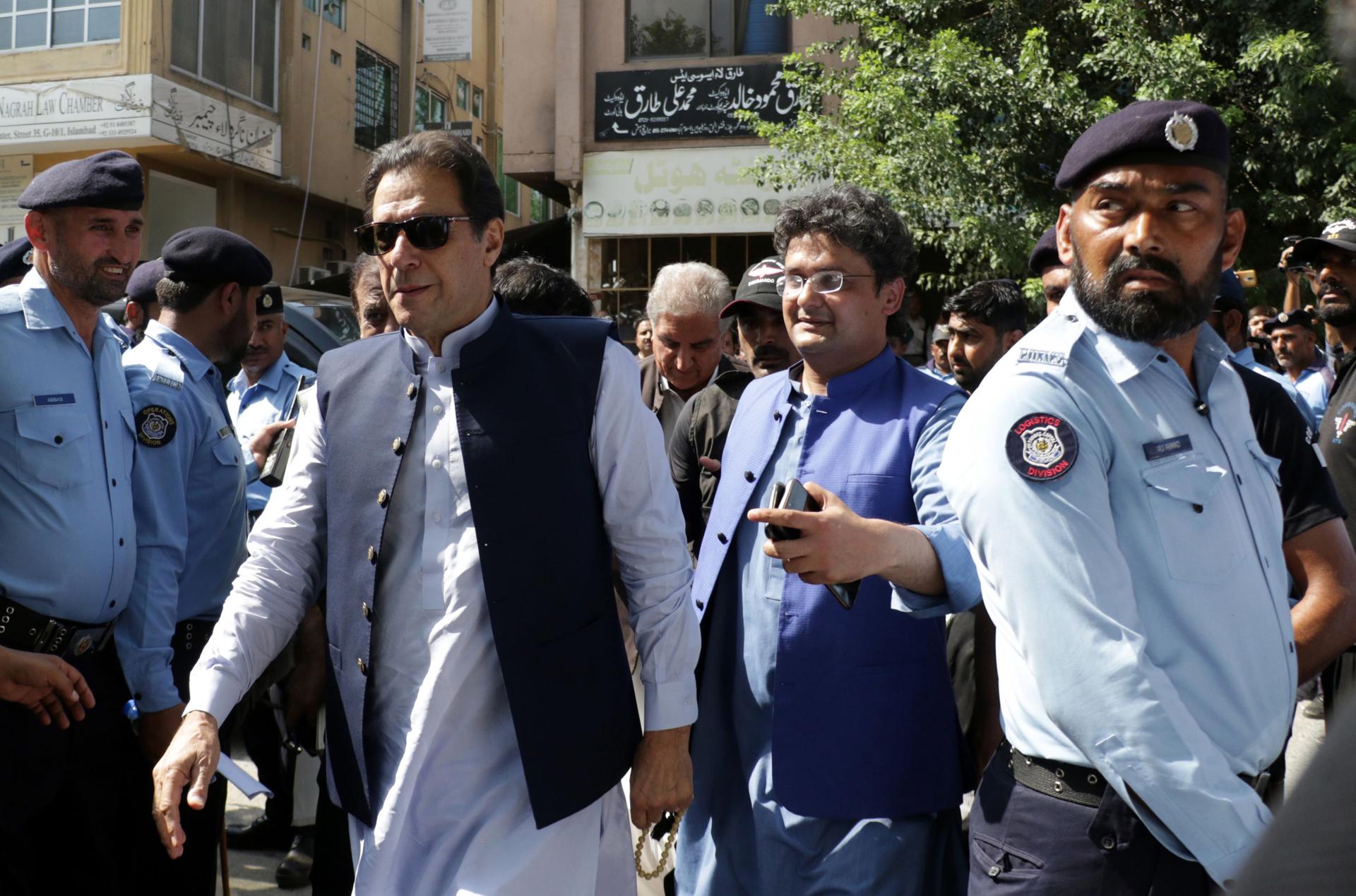 Arrestan al ex primer ministro de Pakistán por presunta corrupción