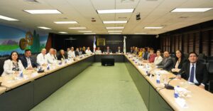 Miembros del cuerpo diplomático visitan BCRD para conocer desempeño de economía 