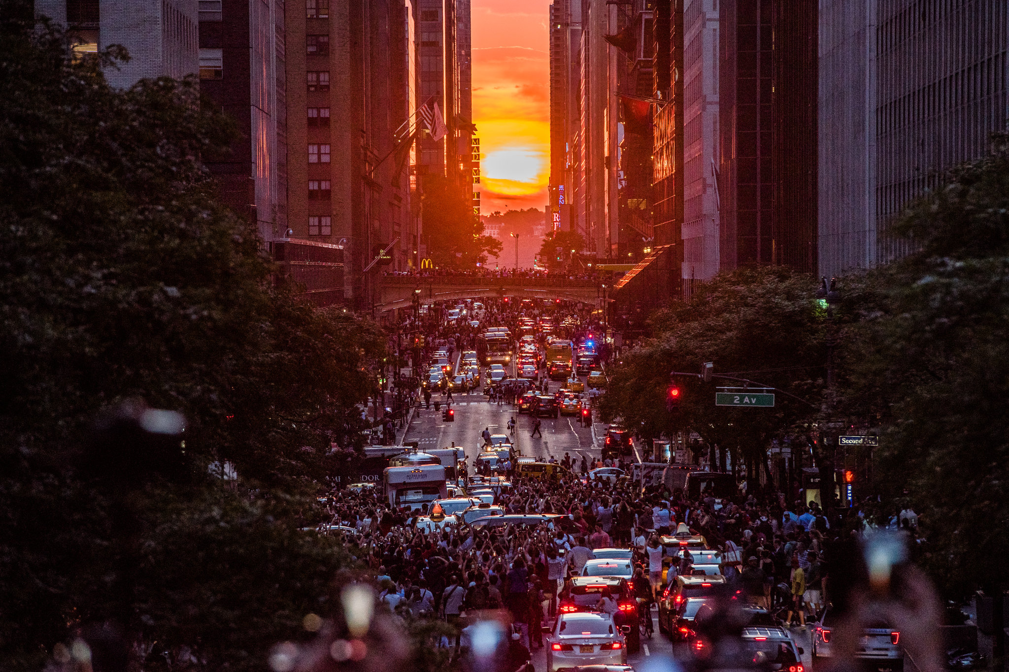 El "Manhattanhenge" regala a Nueva York su mejor puesta de sol del año