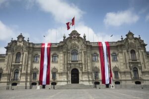 El gobierno de Perú se enfrenta a López Obrador y a Petro por desconocer a Boluarte