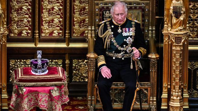 El rey Carlos III reciclará prendas de sus antepasados para su ceremonia de coronación