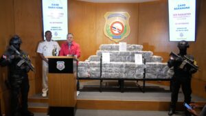 DNCD incauta 325 paquetes de presumible cocaína en las costas de Barahona