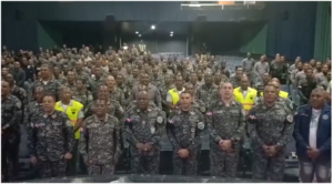 Policía Nacional imparte charla a agentes sobre reforma y uso de la fuerza