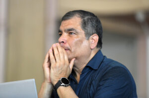 Rafael Correa califica de ilegal la muerte cruzada decretada por Lasso en Ecuador