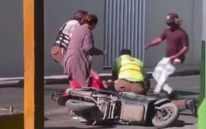 VIDEO: Reportan agresión de agentes de Digesett contra una mujer en Baní