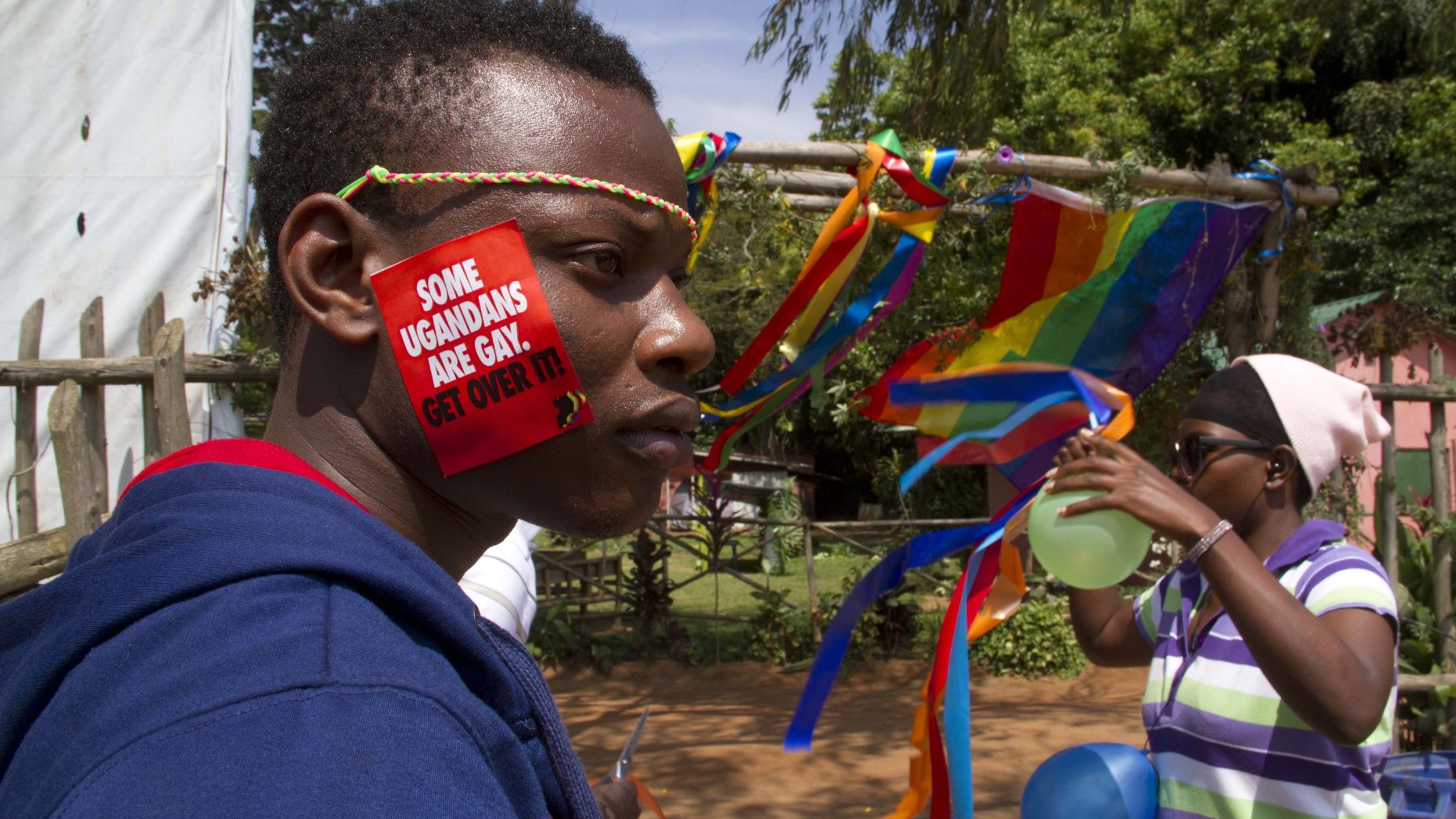 Uganda promulga controversial ley contra la homosexualidad