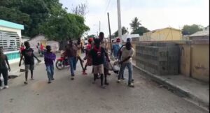 Haitianos transportan cadáver en bolsa en Dajabón