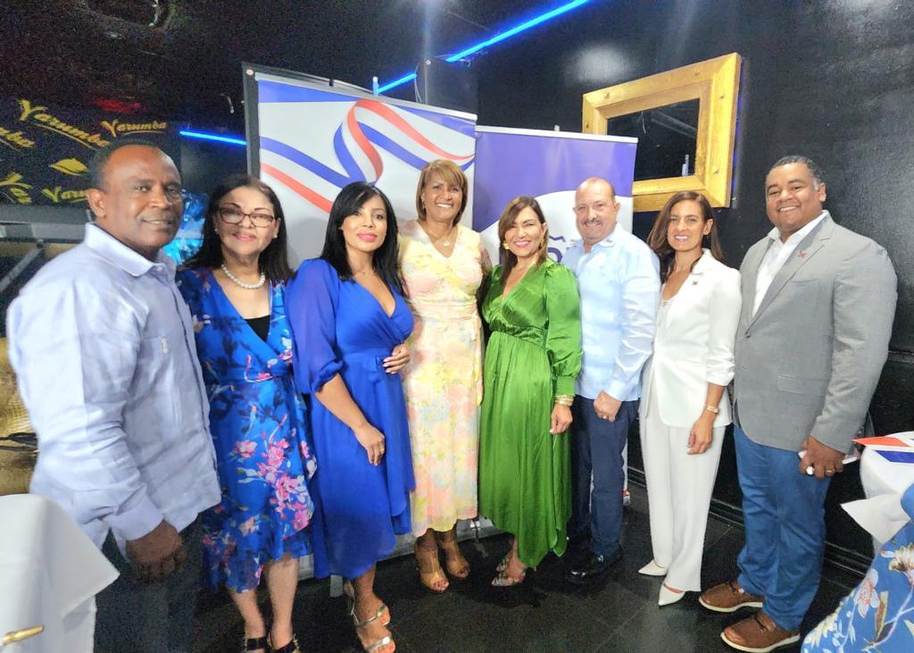 Consulado dominicano en Miami y el INDEX celebran Día de las Madres 