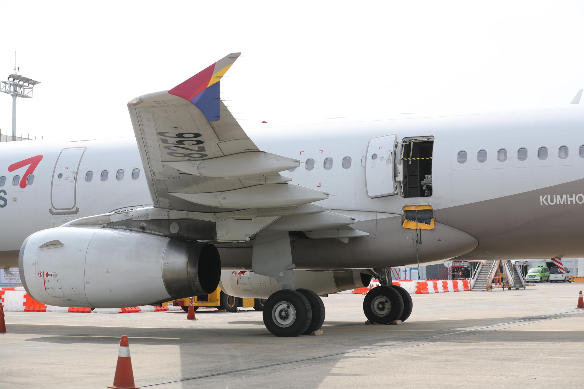 Surcoreano que abrió la puerta del avión antes de aterrizar dice que quería bajarse rápido