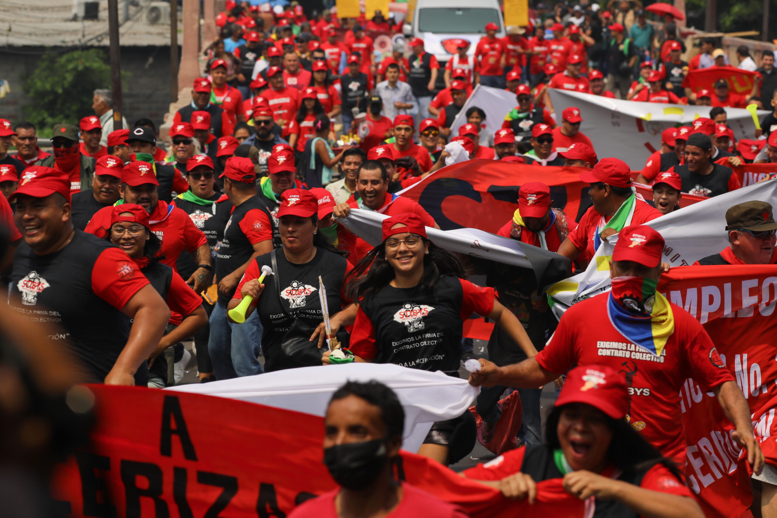 Trabajadores de Honduras exigen mejores salarios, salud y educación