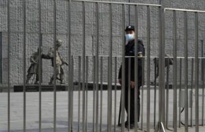 Estadounidense de 78 años condenado a cadena perpetua por espionaje en China