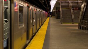 El momento en que estrangulan a un hombre en el metro de Nueva York