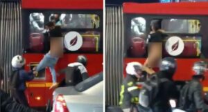 Castigan a ladrón de autobús colgado con los pantalones abajo