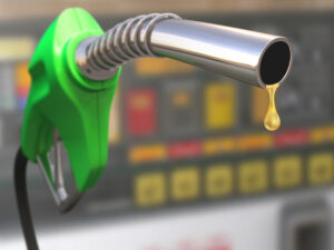 Combustibles tendrán una baja entre uno y tres pesos