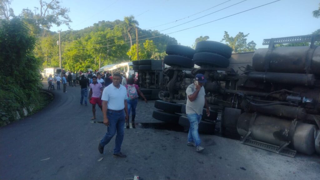  Varios muertos por accidente entre patana y autobús escolar en Hato Mayor  