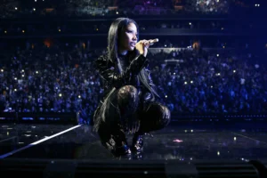 Nicki Minaj ofrece ayuda universitaria a niño de 14 años que defendió a su madre 