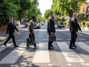 Travis Scott rinde homenaje a los Beatles en nuevo álbum 