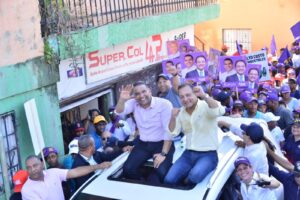 Abel Martínez encabeza marcha por supuesto abandono del Gobierno en SDE