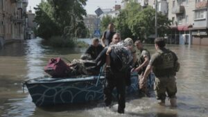 Al menos 16 personas han muerto por inundaciones en Ucrania