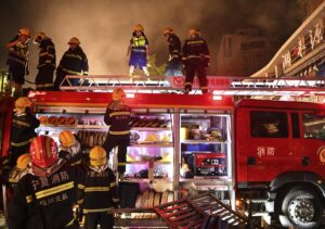 Al menos 31 muertos en China tras una explosión de gas en un restaurante