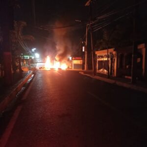 Moradores del municipio El Valle realizan protestas tras tres días sin energía eléctrica 
