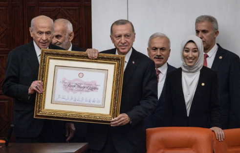 Erdogan presenta al nuevo gabinete de su tercer mandato