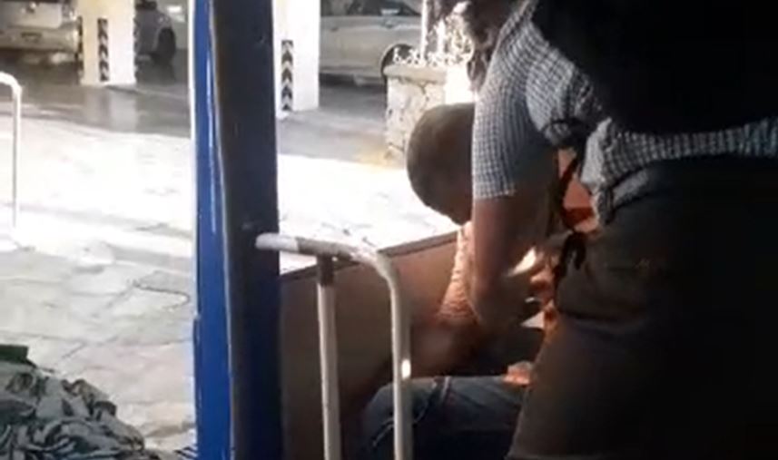 VIDEO: Chofer de Fenatrano intenta salvar la vida de pasajero que sufrió un infarto