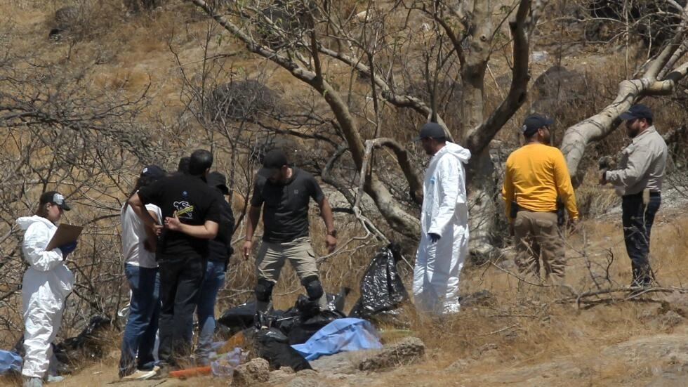 Hallan 45 bolsas con restos humanos en el occidente de México