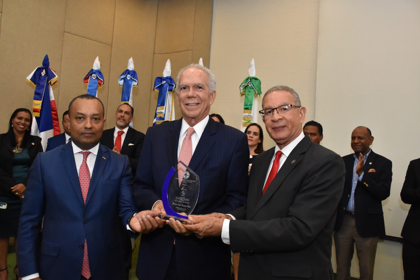 Marcos J. Troncoso recibe el premio a la Excelencia Juan Pablo Duarte 2023