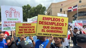 Fenabanca realiza protesta frente al Palacio Nacional en contra de las bancas ilegales y a favor de una ley de regulación
