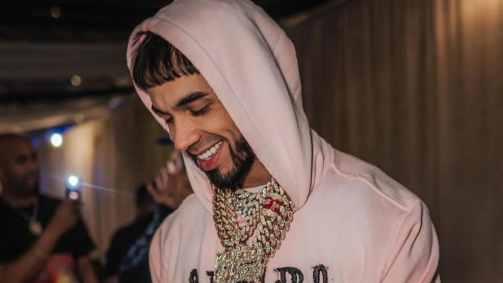 Anuel muestra su Richard Mille luego del regalo de Tekashi a Yailin