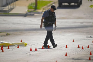 Al menos 3 muertos y 5 heridos en dos tiroteos en Kansas City