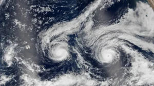 ¿Qué es el efecto Fujiwhara? Dos ciclones que pueden chocar o bailar en armonía