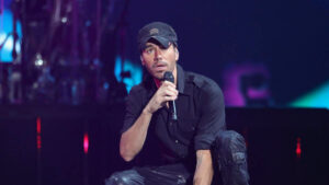 Enrique Iglesias cancela concierto en México debido a su salud