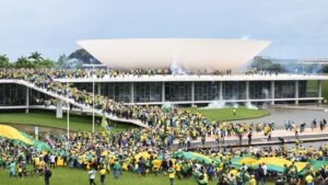 El asalto a los poderes públicos en Brasil: Un hito histórico